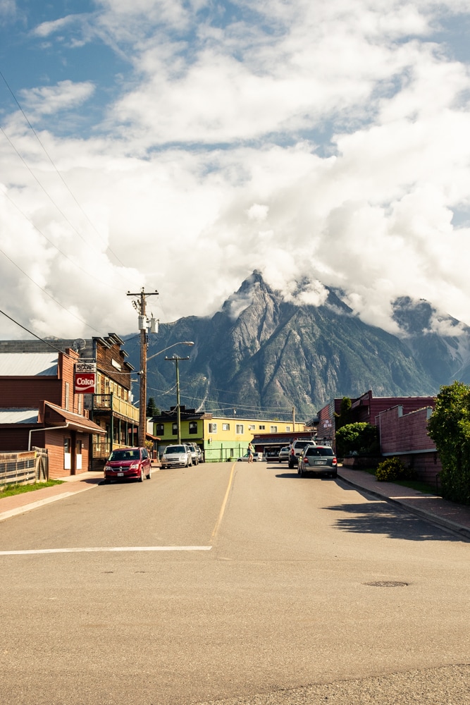 A Hazelton street leading toward the mountains