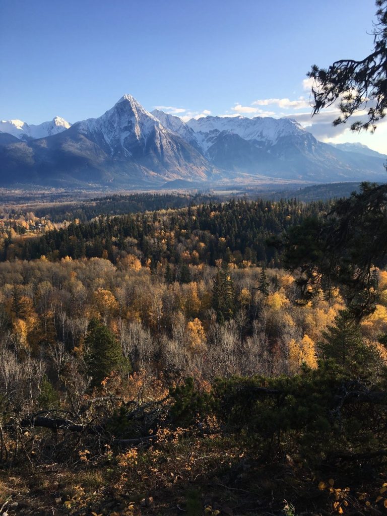 Autumn view of the Rocher Déboulé Range